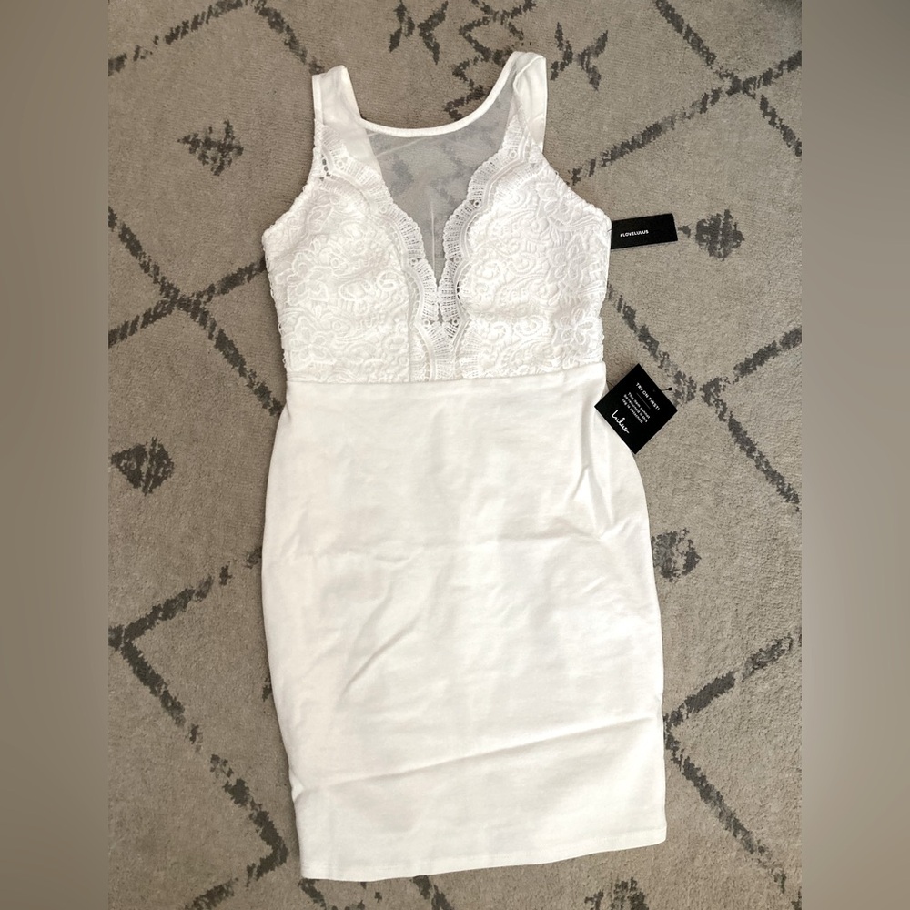 Lulu’s size Small Elegant White Lace Dress